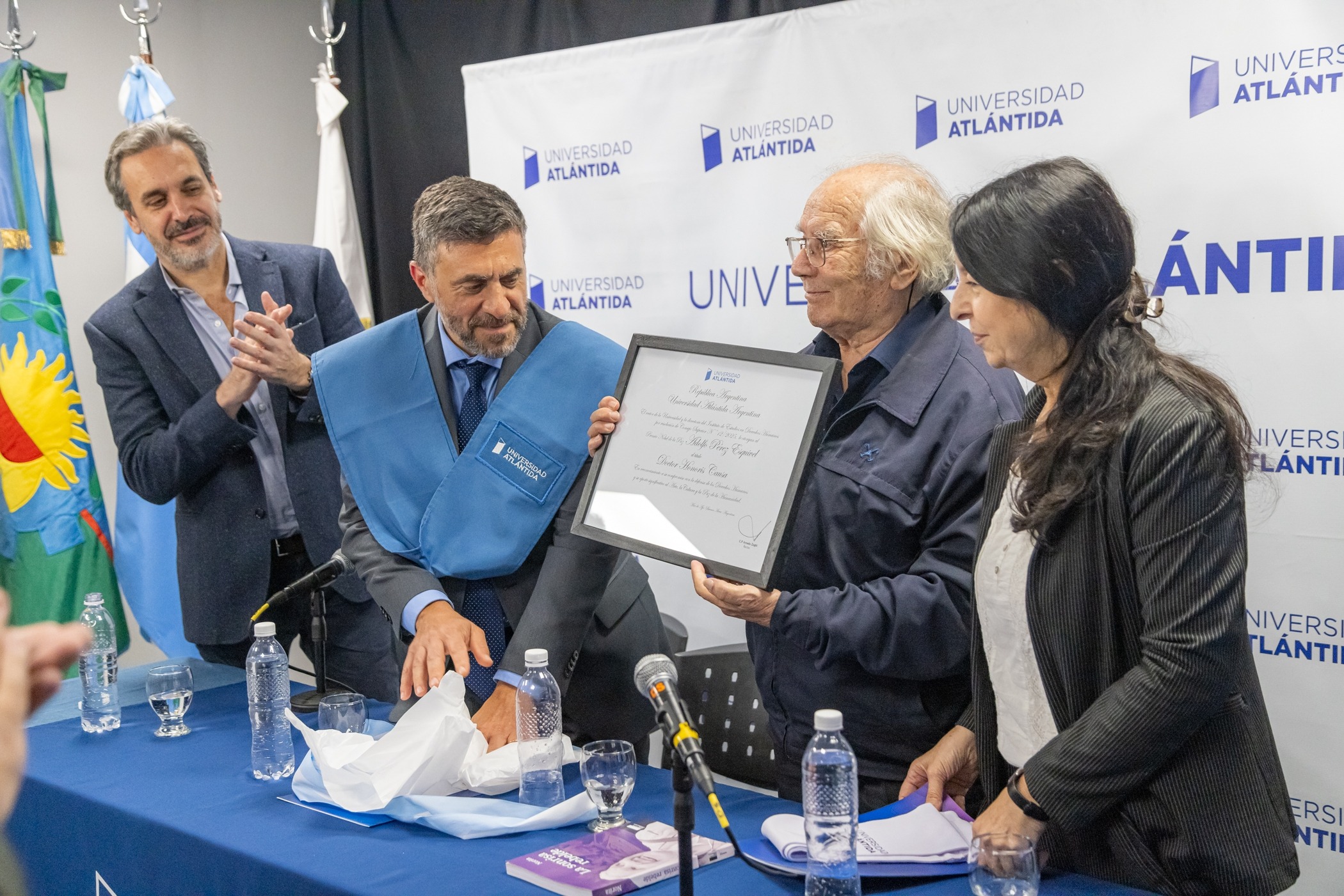 ADOLFO PÉREZ ESQUIVEL RECIBIÓ EL TÍTULO DE DOCTOR HONORIS CAUSA POR LA UNIVERSIDAD ATLÁNTIDA post thumbnail image