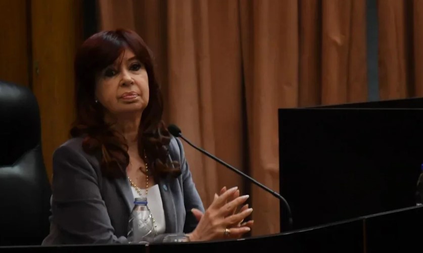 CRISTINA RECUSÓ A LORENZETTI POR ANTICIPAR QUE LA CORTE FALLARÁ ANTES DE LAS ELECCIONES EN LA CAUSA VIALIDAD post thumbnail image