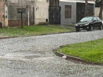 SIGUEN LAS LLUVIAS Y AHORA LLEGA EL GRANIZO A LA CIUDAD Y EL CONURBANO BONAERENSE