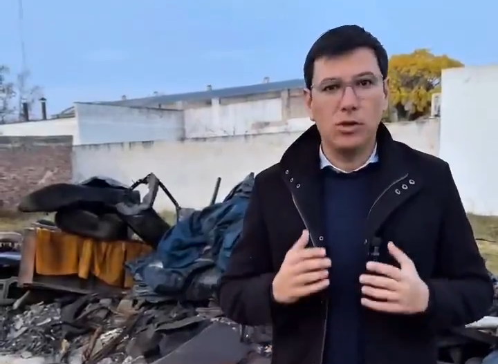 “NECESITAMOS VECINOS MENOS PELOTUDOS”: EL POLÉMICO SPOT DE UN INTENDENTE CORDOBÉS POR LA BASURA EN LA VÍA PÚBLICA