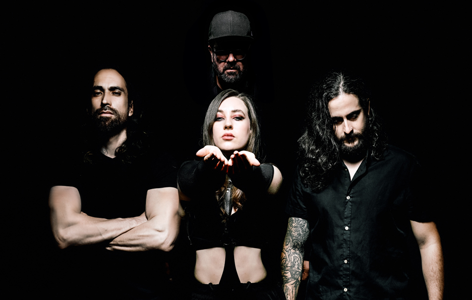 ADRIANA DE MYSTIFICATION EN CÓDIGO DE ROCK post thumbnail image