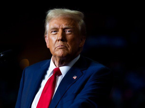 DONALD TRUMP AMENAZÓ CON UN 10% EXTRA DE ARANCELES A LOS PAÍSES QUE ADHIERAN A LOS BRICS post thumbnail image