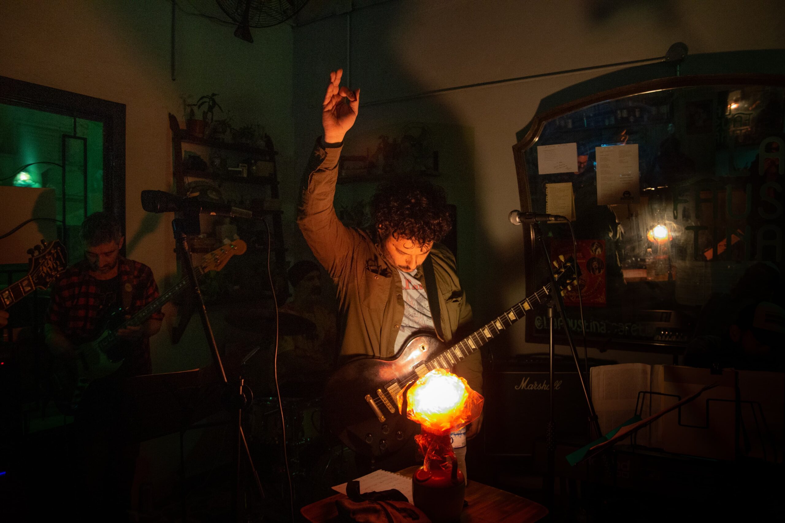 JULIÁN DE VERDE ALUMINIO EN CÓDIGO DE ROCK