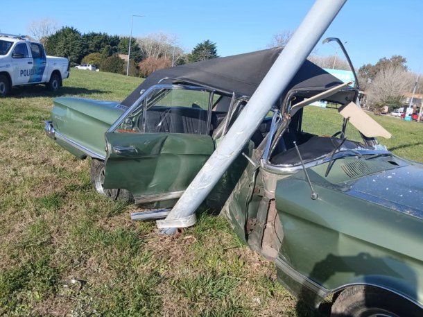 COMPRÓ UN FALCON VERDE IMPECABLE, PERO LO CHOCÓ APENAS SE LO ENTREGARON