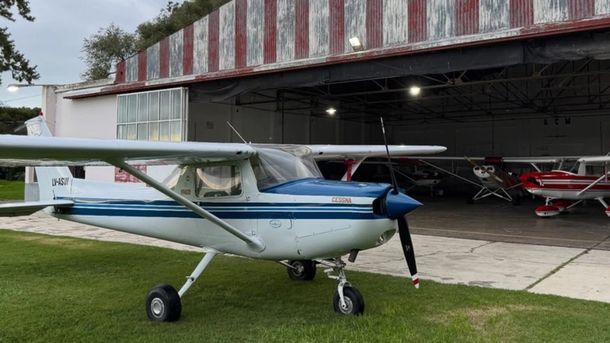 TRAGEDIA EN MIRAMAR: MUJER SE TIRÓ DE UNA AVIONETA, NO SE ABRIÓ EL PARACAÍDAS Y MURIÓ post thumbnail image