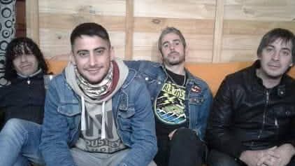 INSULTO A LA INTELIGENCIA: EL PUNK ARGENTINO QUE NO BAJA LOS BRAZOS