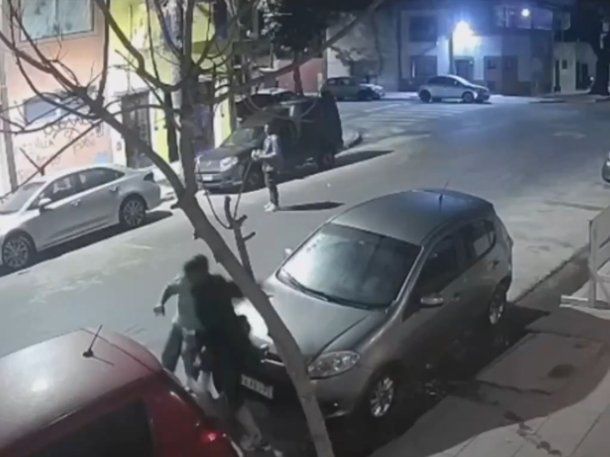 ESTREMECEDOR VIDEO: DISCUTIERON POR UN ENCENDEDOR Y LO APUÑALÓ CON UN DESTORNILLADOR ESTREMECEDOR VIDEO: DISCUTIERON POR UN ENCENDEDOR Y LO APUÑALÓ CON UN DESTORNILLADOR