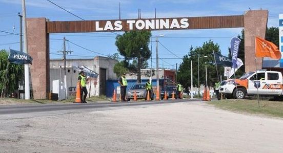 LAS TONINAS: HALLAN UN CUERPO ENTERRADO DURANTE UNA INVESTIGACIÓN POR PARADERO Y DETIENEN A DOS PERSONAS LAS TONINAS: HALLAN UN CUERPO ENTERRADO DURANTE UNA INVESTIGACIÓN POR PARADERO Y DETIENEN A DOS PERSONAS