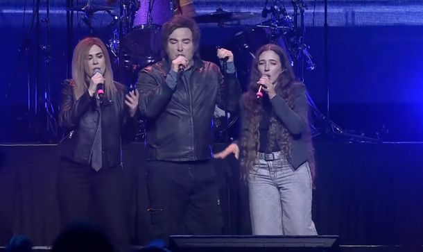 JAVIER MILEI Y LILIA LEMOINE CANTARON UNA CANCIÓN DE GILDA EN EL MOVISTAR ARENA JAVIER MILEI Y LILIA LEMOINE CANTARON UNA CANCIÓN DE GILDA EN EL MOVISTAR ARENA
