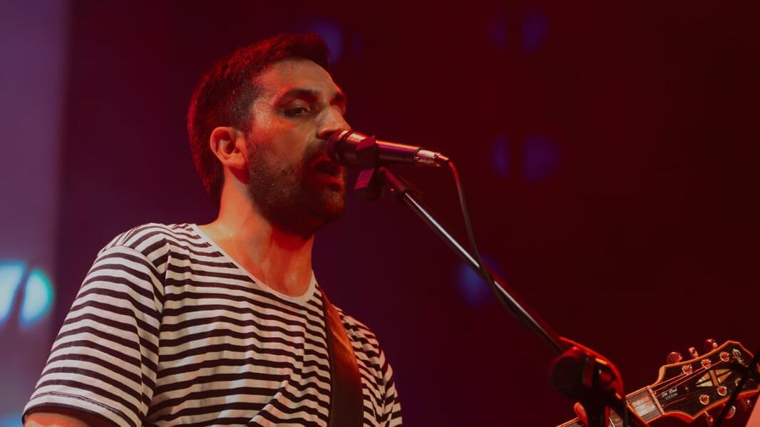 CLAUDIO DE PIGMENTOS DEL SOL EN CÓDIGO DE ROCK