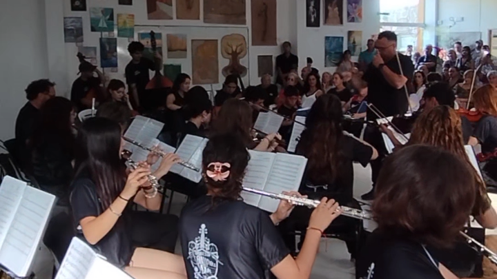 LA ORQUESTA SONIDOS DEL MAR BRILLÓ EN LA MUESTRA DE TALLERES DEL CENTRO CULTURAL SAN CLEMENTE