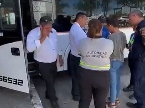 ESCÁNDALO EN CÓRDOBA: CUATRO CHOFERES ALCOHOLIZADOS RETRASARON UN VIAJE DE EGRESADOS