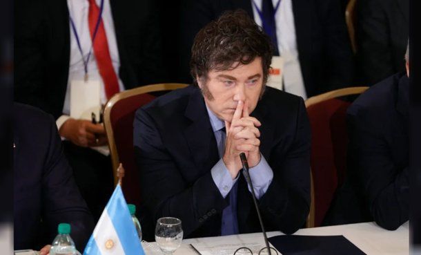 JAVIER MILEI SUBIRÁ POR DECRETO SU SUELDO Y LOS DEL RESTO DEL PODER EJECUTIVO