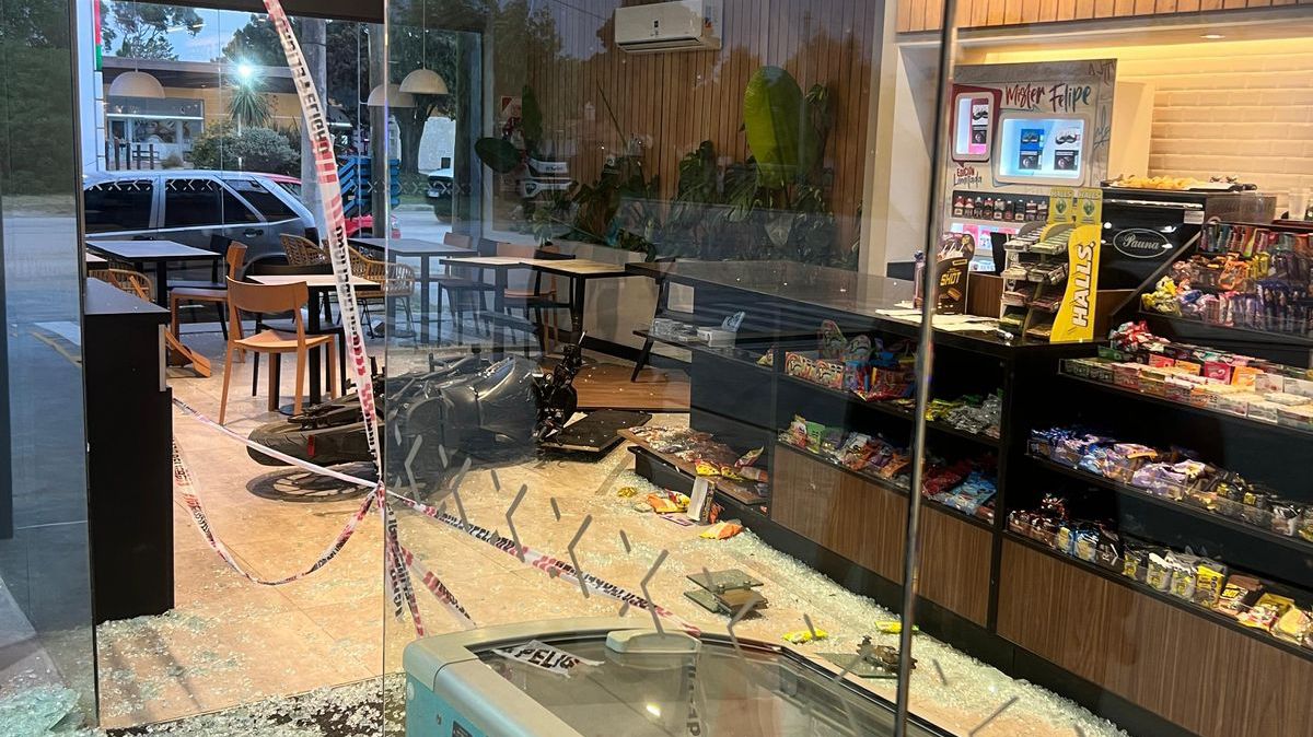 ROBARON UNA MOTO, CHOCARON DURANTE LA FUGA Y FUERON DETENIDOS: LOS VINCULAN A OTROS TRES ROBOS EN SAN CLEMENTE