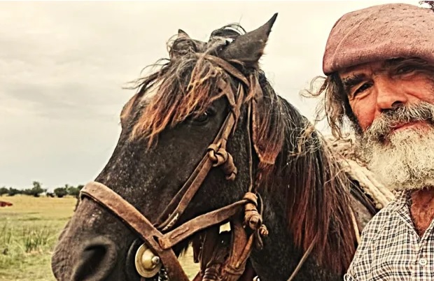 PABLO SOLO DÍAZ: ENTRE EL MARTÍN FIERRO Y MOLINA CAMPOS post thumbnail image