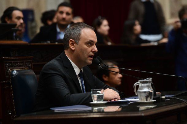 EXIGEN INTERPELAR A MANUEL ADORNI: TRAS LA PRESIÓN DE PATRICIA BULLIRCH, LA OPOSICIÓN PIDE UNA SESIÓN ESPECIAL post thumbnail image