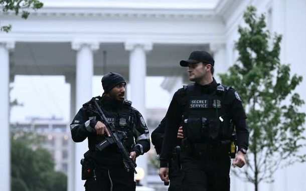 UN TIROTEO CERCA DE LA CASA BLANCA DEJA AL MENOS DOS HERIDOS: ALARMA POR DONALD TRUMP