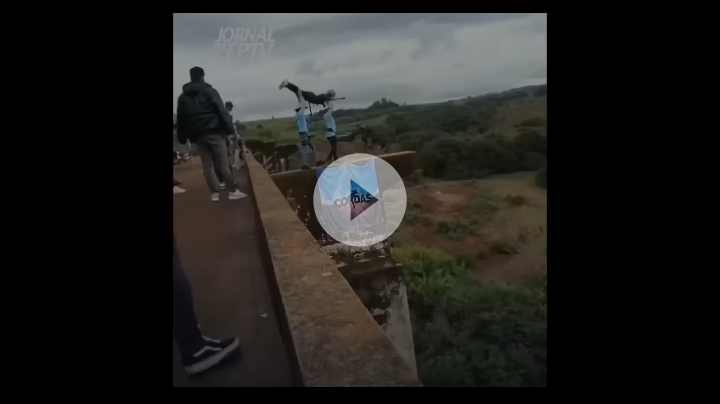 CONTENIDO SENSIBLE: EL VIDEO DEL MOMENTO EN QUE UNA JOVEN CAE A UN PRECIPICIO SIN ARNÉS EN BRASIL