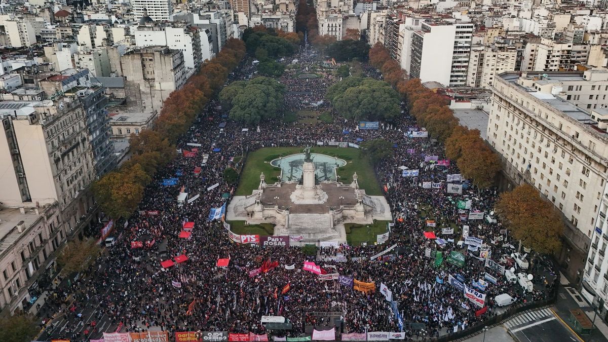 MULTITUDINARIA MARCHA NI UNA MENOS post thumbnail image